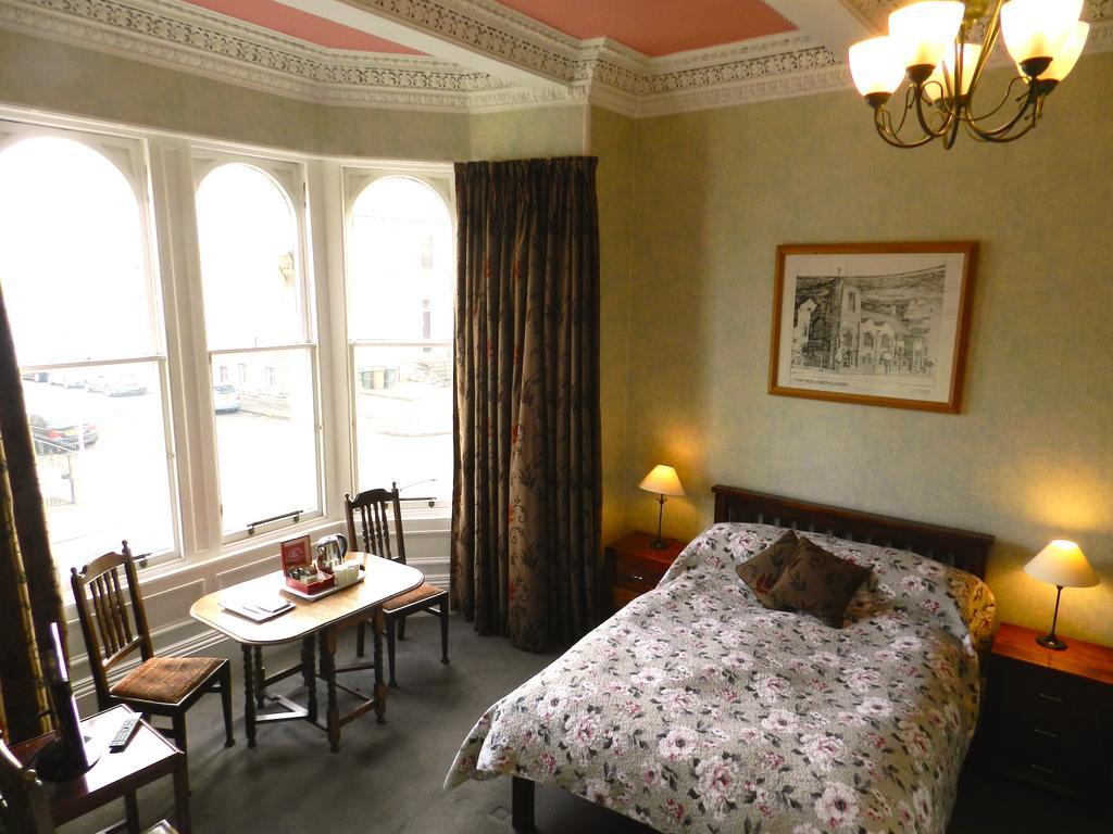 אדינבורו Balmoral Guesthouse מראה חיצוני תמונה